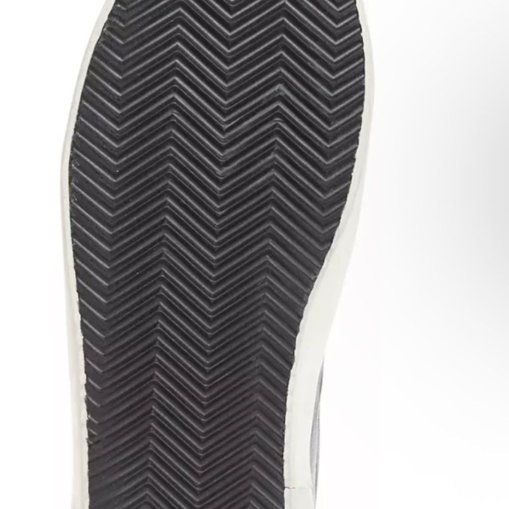 Golden Goose Men's Black and White Sneakers - Picture 8 of 11